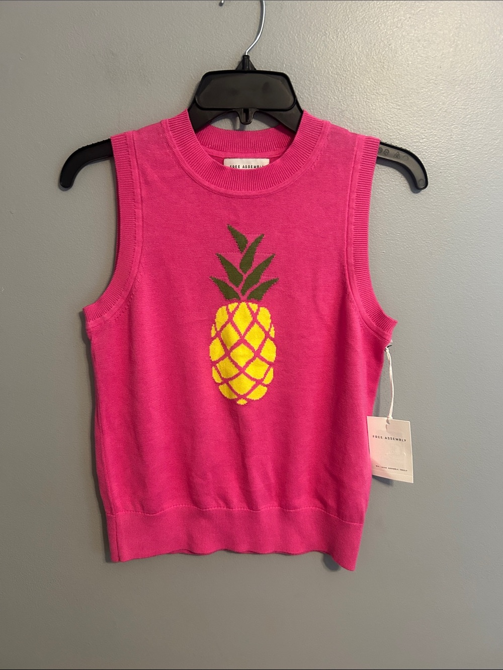 Free Assembly Graphic Sweater Shell - Picture 3 of 6